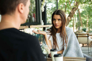 Τέσσερις τρόποι για να διαχειριστείς τις παρεξηγήσεις στη σχέση