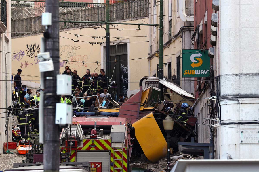 Σοκ στη Λισαβόνα: Στους 17 οι νεκροί από το τελεφερίκ - «Διαλύθηκε σαν χαρτόκουτο»