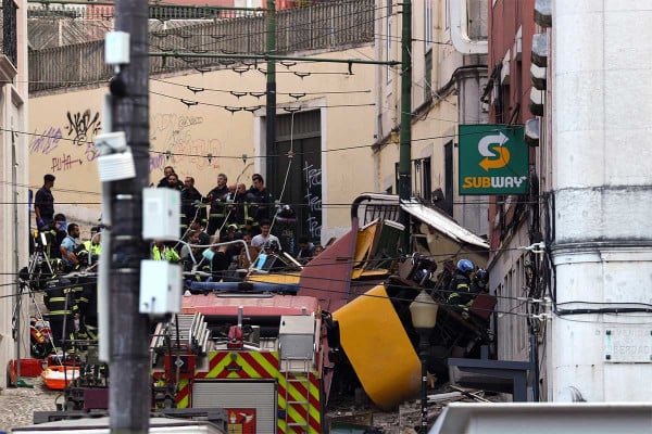 Σοκ στη Λισαβόνα: Στους 17 οι νεκροί από το τελεφερίκ - «Διαλύθηκε σαν χαρτόκουτο»