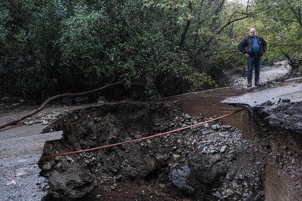 Η Κρήτη μετρά τις πληγές της: Κατεστραμμένα σπίτια και κομμένοι δρόμοι