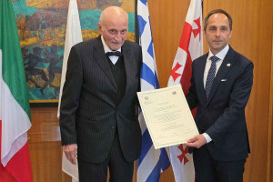 Επίτιμος Δημότης Αρχ. Ολυμπίας ο Giorgi Shkhvatsbaia για το έργο του «Πυρσός της Ειρήνης» που κοσμεί την Πραξιτέλη Κονδύλη