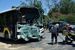 Τροχαίο στη Βούλα: Σύγκρουση δύο λεωφορείων – 32 τραυματίες, ανάμεσά τους 6 παιδιά (upd)