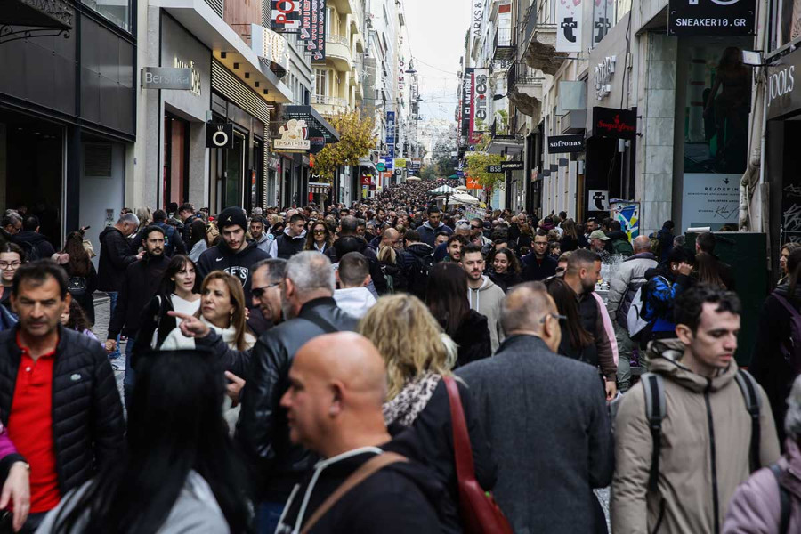 Αγίου Πνεύματος: Τι ισχύει για εμπορικά καταστήματα και σούπερ μάρκετ