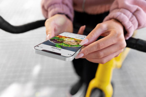 Uber Eats: Ποια είναι η Uber Direct που έρχεται μαζί της στην Ελλάδα