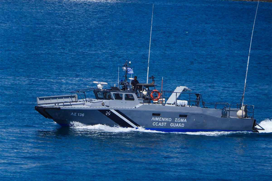Χαλκιδική: Βυθίστηκε σκάφος με πέντε τουρίστες – Βγήκαν κολυμπώντας στην ακτή