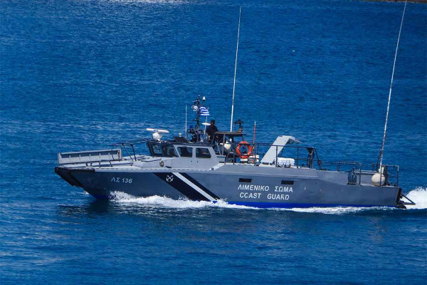 Χαλκιδική: Βυθίστηκε σκάφος με πέντε τουρίστες – Βγήκαν κολυμπώντας στην ακτή