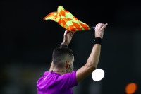 Ιστορική αλλαγή από την UEFA: «Πράσινο φως» για διαφημίσεις στις στολές των διαιτητών
