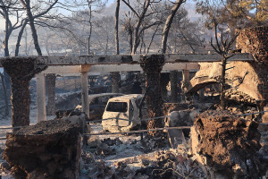Σαλαμίνα: Στο μικροσκόπιο των αρχών πώς ξέσπασαν οι δύο πυρκαγιές