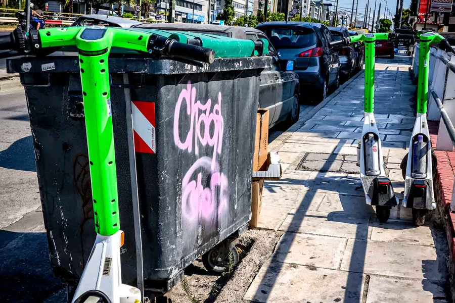 Θεσσαλονίκη: Υπάλληλοι καθαριότητας άδειασαν κάδο στο απορριμματοφόρο και άκουσαν φωνή - Άστεγος σώθηκε τελευταία στιγμή