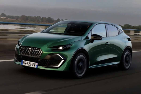 Η νέα έκδοση διπλού καυσίμου του Renault Clio έχει αυτονομία που φτάνει τα 1.450 χιλιόμετρα