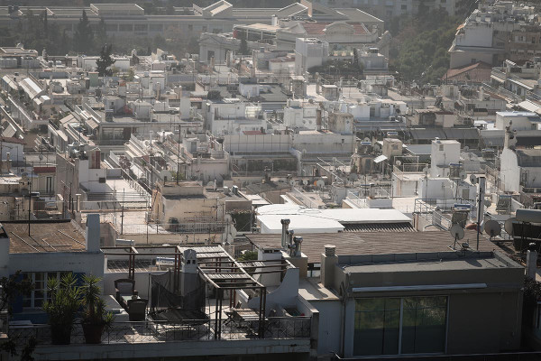 «Βράζουν» έως και στους 38 βαθμούς Κελσίου τα ελληνικά σπίτια - Τι αποκαλύπτει έρευνα της Greenpeace