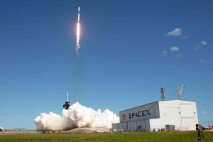 Reuters: Η SpaceX του Μασκ φαβορί για την κατασκευή της «Χρυσής Θόλου» του Τραμπ