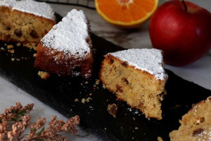 Vegan cake μπαχαρικών με μήλο και καρύδια, χωρίς μίξερ