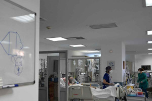 Αποσωληνώθηκε ο 19χρονος φοιτητής του ΑΠΘ που νοσηλεύεται στη ΜΕΘ με μηνιγγίτιδα