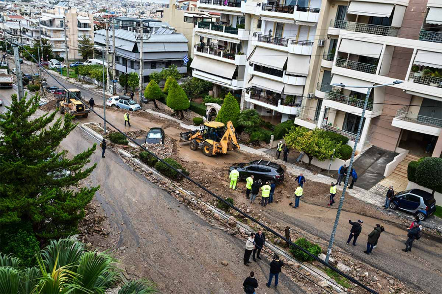 Φόβοι για νέο κύμα κακοκαιρίας από το βράδυ της Πέμπτης – Τα Νότια Προάστια μετρούν τις πληγές τους μετά την καταστροφή