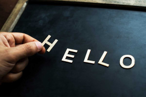 200 χρόνια «hello»: Η συναρπαστική ιστορία μιας μικρής λέξης που έγινε παγκόσμιο σύμβολο επικοινωνίας