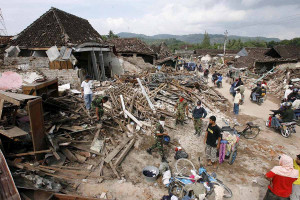 Σεισμός 7,8 Ρίχτερ στις Φιλιππίνες: «Ο ισχυρότερος που έχουμε βιώσει» - Τουλάχιστον 8 νεκροί