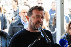 Πλακιάς για τους επιζώντες του δυστυχήματος στα Τέμπη: «Να λέτε τι βιώσατε»