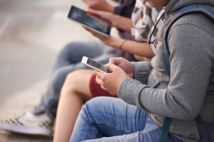 ΕΕ: Πρόταση για τον περιορισμό των social media σε ανηλίκους - «Τα παιδιά πρέπει να είναι ασφαλή»