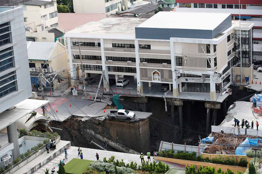 Ταϊλάνδη: Τεράστια τρύπα βάθους 50 μέτρων άνοιξε μπροστά από νοσοκομείο στην Μπανγκόκ