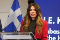 Κίμπερλι Γκίλφοϊλ: «Ήταν η μεγαλύτερη τιμή της ζωής μου που υπηρέτησα στην Ελλάδα»