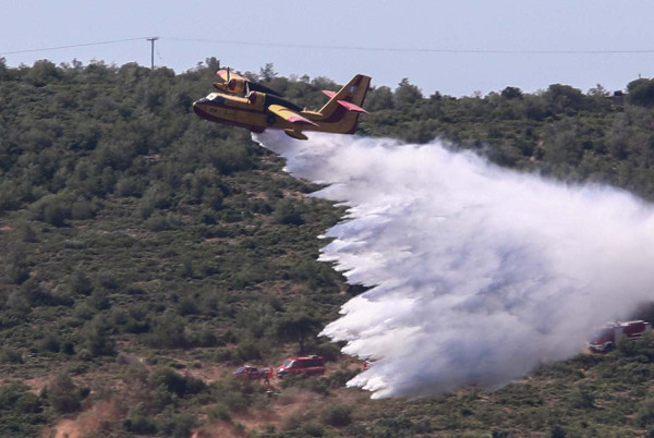 Φωτιά στην περιοχή Αγριλιά Μεσολογγίου, στο πεδίο βολής – Στην μάχη και δυνάμεις του στρατού