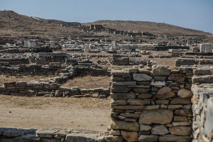 Δήλος: Βυθίζεται κατά ένα εκατοστό τον χρόνο - Ανησυχία για το μέλλον του αρχαιολογικού χώρου