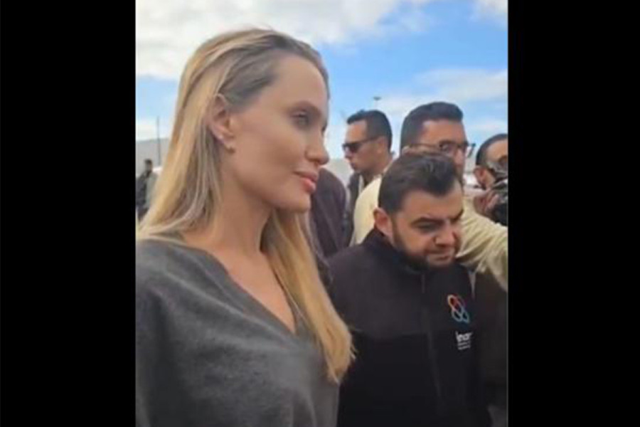 Στη Ράφα βρέθηκε η Αντζελίνα Τζολί, ενημερώθηκε για την κατάσταση των Παλαιστινίων στη Γάζα (video)
