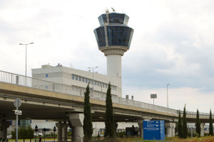 Επαναπατρίστηκαν 450 Έλληνες από το Ντουμπάι - Συγκινητικές στιγμές