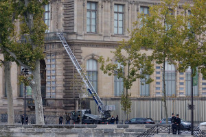 Ληστεία στο Λούβρο: Άφαντα τα κοσμήματα - «Οι δράστες δεν είχαν εσωτερική βοήθεια» λέει η εισαγγελία