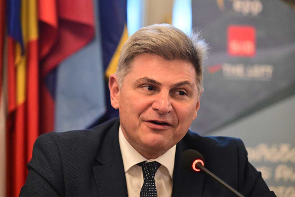 Διαγράφεται ο Φαραντούρης από τον ΣΥΡΙΖΑ - Τέθηκε εκτός ευρωομάδας με απόφαση Φάμελλου