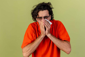 Γιατί φτερνιζόμαστε; Μπορούμε να το κάνουμε με ανοιχτά μάτια;