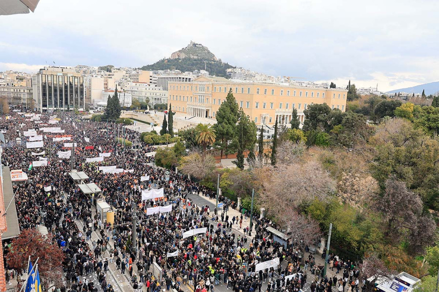 Τέμπη: 29 πολίτες τραυματίστηκαν στα επεισόδια - Στο 401 τέσσερις τραυματίες αστυνομικοί