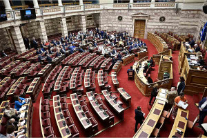 Βουλή: Πως απαντά η κυβέρνηση στα πυρά της αντιπολίτευσης για τον ΟΠΕΚΕΠΕ - Τα μηνύματα Μητσοτάκη και οι επόμενες κινήσεις