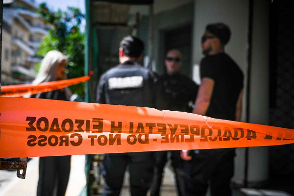 Αποκόμματα εφημερίδων και διαβατήριο – Τι βρέθηκε στη βαλίτσα του 89χρονου
