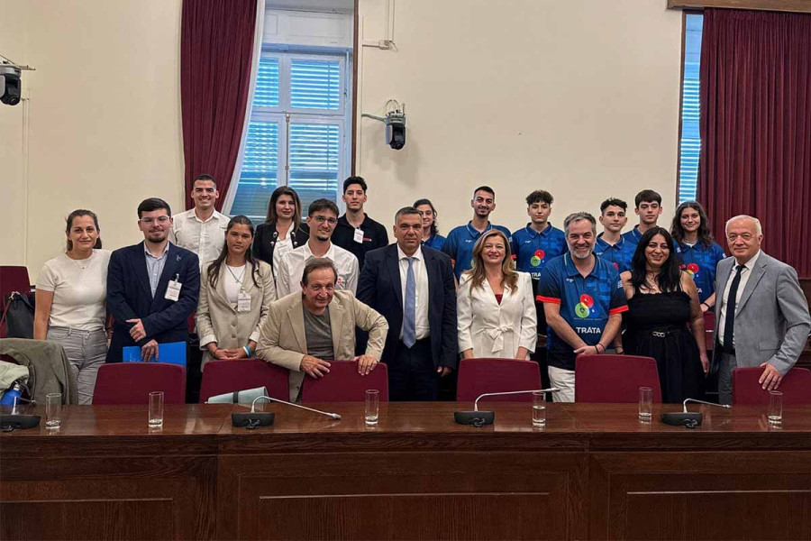 Αυγερινοπούλου: "Με το βλέμμα στο Μέλλον - Εξελίξεις στην Ευρωπαϊκή Πολιτική και Νομοθεσία και Δράσεις Νέων για το Περιβάλλον και την Ενέργεια"