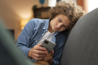 Έρευνα: Η εθιστική χρήση των social media μπορεί να επιδεινώνει συμπτώματα ΔΕΠΥ στους εφήβους