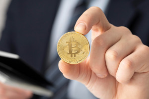 Νέο ιστορικό υψηλό για το Bitcoin: Έσπασε το φράγμα των 124.000 δολαρίων