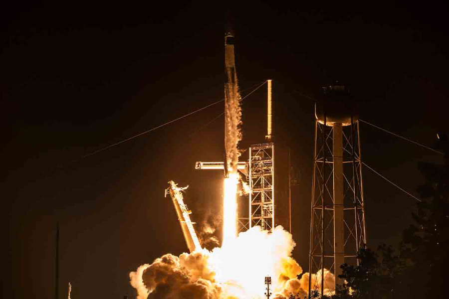 Εκτοξεύτηκε το σκάφος της SpaceX που μεταφέρει τους πρώτους ανθρώπους πάνω από τους πόλους