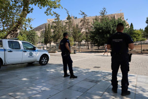 Ακρόπολη-επίθεση με μαχαίρι: Είχε στήσει καρτέρι κι ορμούσε σε τουρίστες ο 60χρονος δράστης