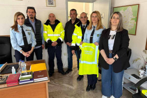Ένωση Αστυνομικών Υπαλλήλων Ηλείας: Δωρεά ανακλαστικών μπουφάν και γιλέκων στα τμήματα τροχαίας Πύργου και Ήλιδας