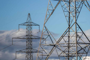 Τι πρέπει να γνωρίζετε για το θερινό ωράριο μειωμένης τιμολόγησης που τέθηκε σε ισχύ από τον ΔΕΔΔΗΕ