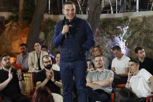 Ποια «χωρικά ύδατα» απειλεί ο Αλέξης Τσίπρας και πώς αναδιατάσσεται το πολιτικό σκηνικό