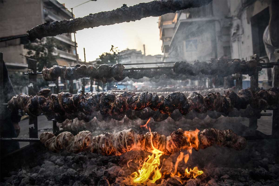 Τσικνοπέμπτη σήμερα: Από πού πήρε το όνομά της και τι συμβολίζει