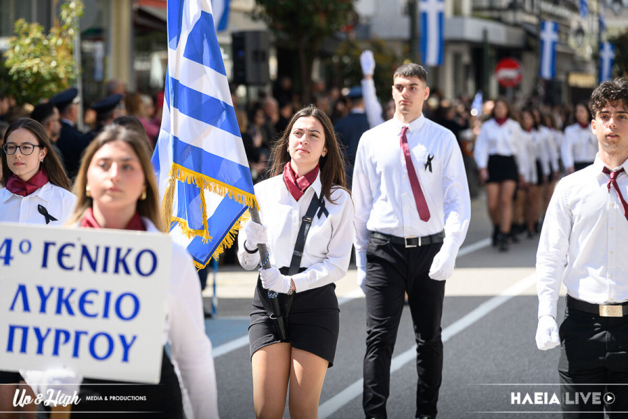 Πύργος: Παρών σε κάθε βήμα των συμμαθητών του ο Ασημάκης στην παρέλαση