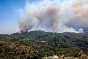 Φωτιά Χίος: Ενίσχυση των πυροσβεστικών δυνάμεων - Καταφθάνουν ακτοπλοϊκώς απο Μυτιλήνη