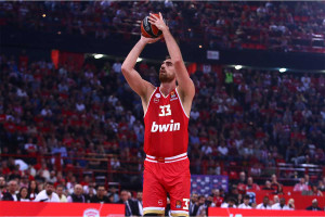 Μιλουτίνοφ: «Δεν μπορούμε να σκεφτόμαστε τα play off»