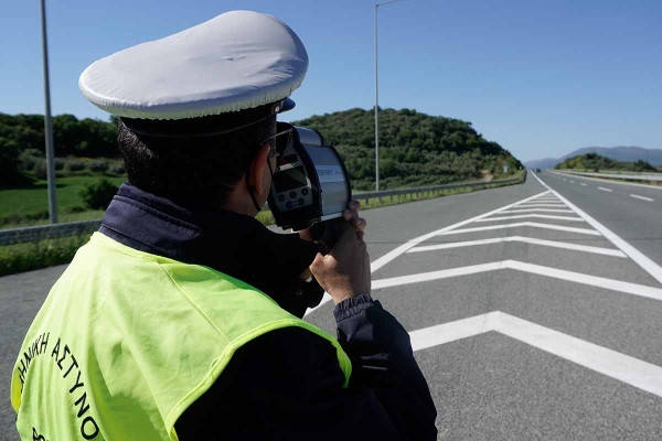 Συναγερμός της Τροχαίας για τους «ραλίστες» οδηγούς των άδειων δρόμων