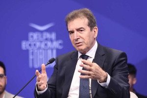 Χρυσοχοΐδης για πατίνια: «Πάμε σε πλήρη απαγόρευση για ανηλίκους - Υποχρεωτική ασφάλιση»