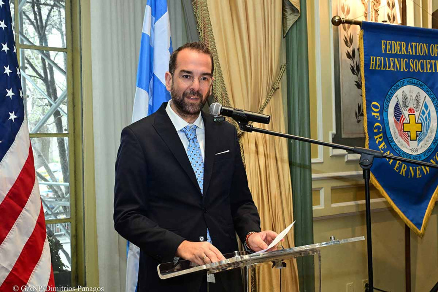 Στις εκδηλώσεις της Ομογένειας στις ΗΠΑ για την εθνική παλιγγενεσία και την 200η επέτειο της Εξόδου του Μεσολογγίου, ο Νεκτάριος Φαρμάκης